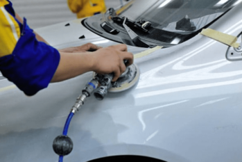 自動車のボディ塗装研磨