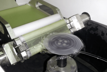 GaN基板べべリング加工中