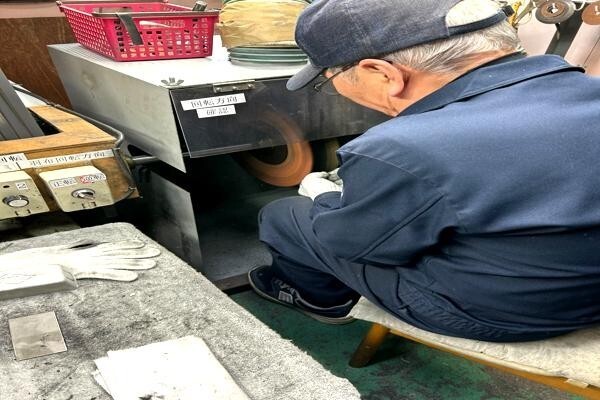 永井社長の研磨風景