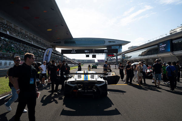 Race1前のピットウォーク