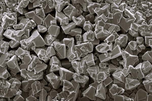 砥粒破壊の瞬間を示すSEM系ビジュアル