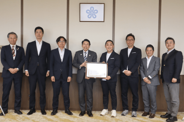 贈呈式後の記念写真