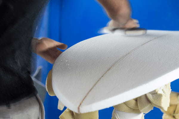 サーフボードの研磨