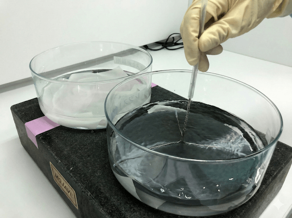 保護膜を剥がす剥離工程