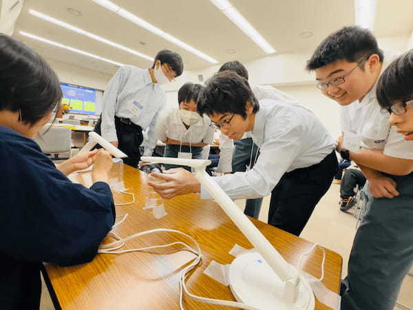 研磨したどろだんごの仕上がり具合を競います