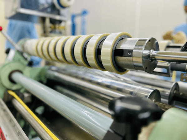 研磨フィルムスリット風景